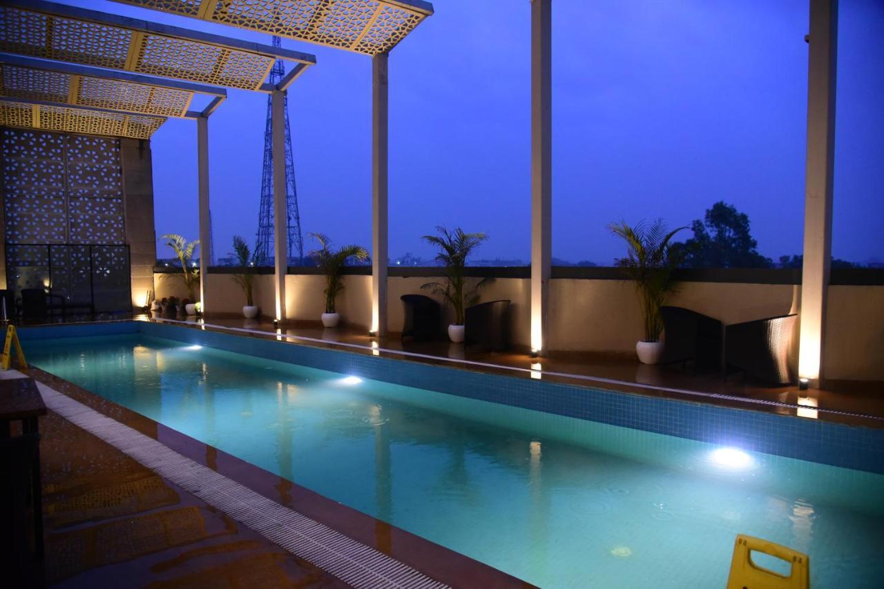 Ramaya Hotel Rohtak Exteriör bild