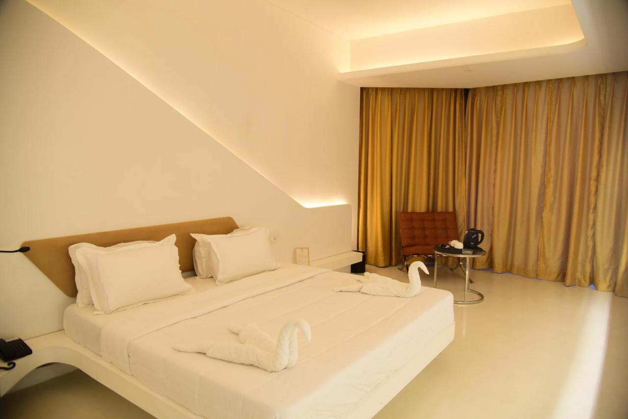Ramaya Hotel Rohtak Exteriör bild